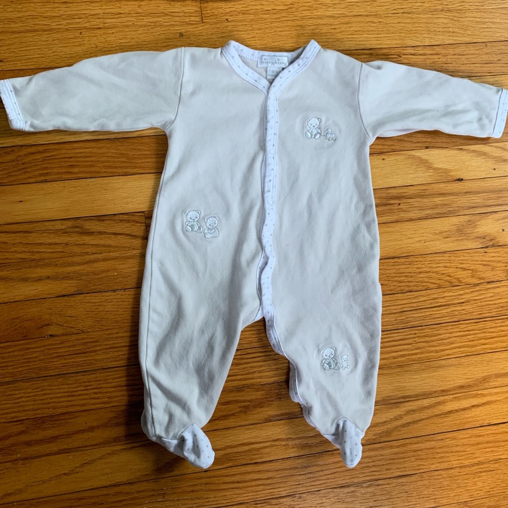 Kissy kissy 0-3m footed sleeper EUC